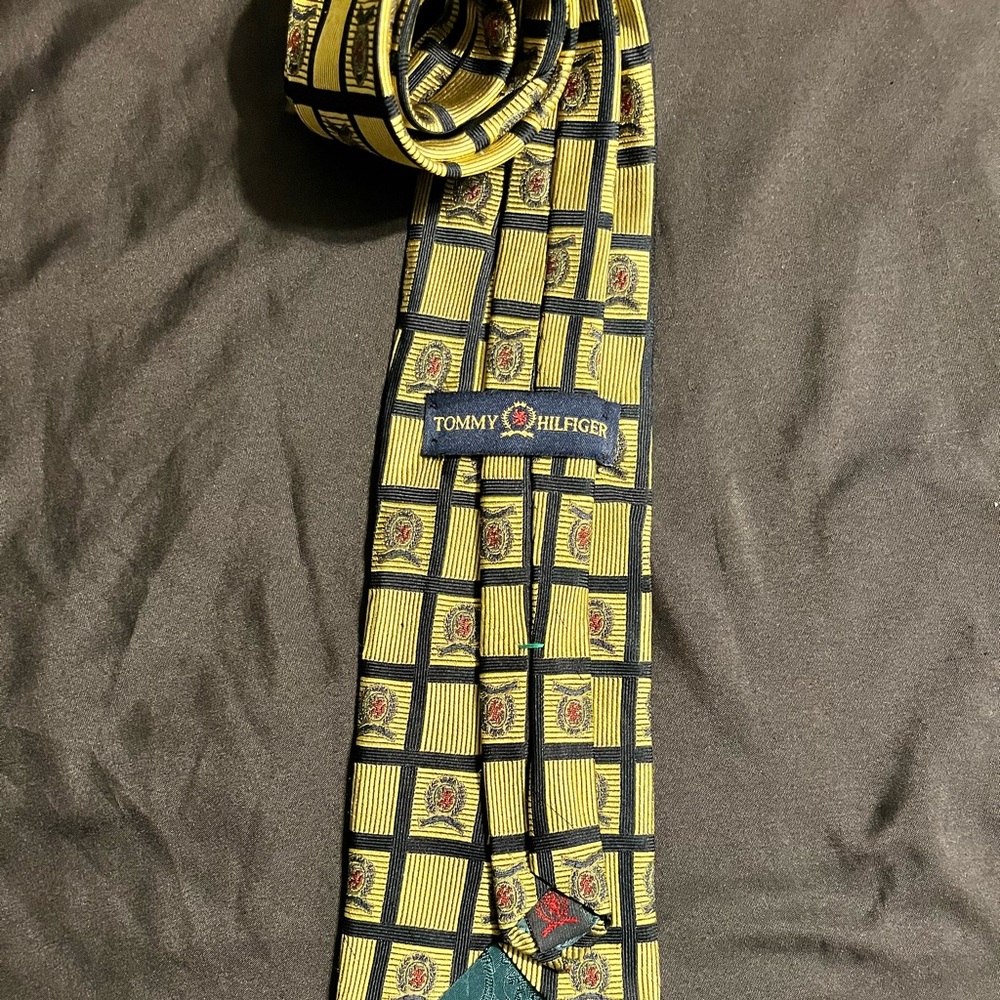 Vintage Tommy Hilfiger - Picture 2 of 2
